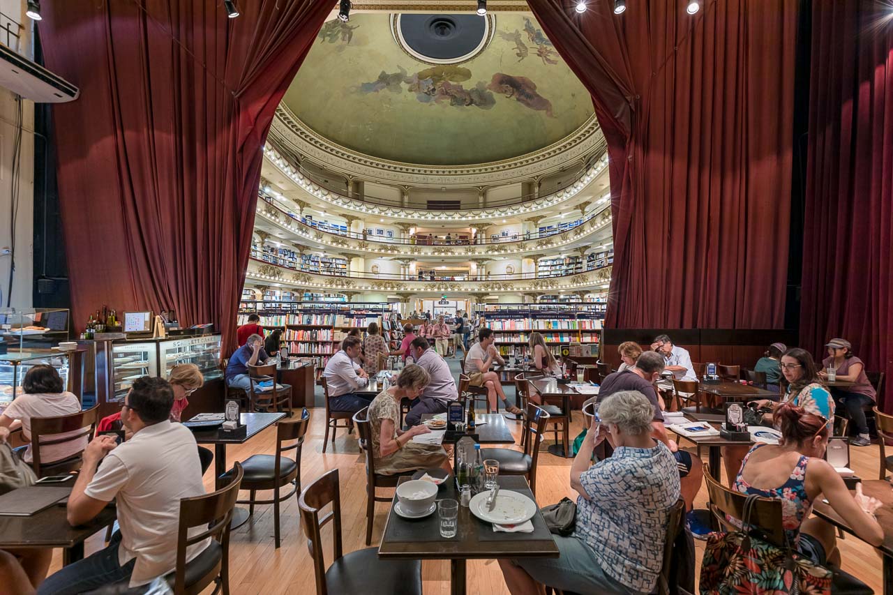 Imagen de calidad profesional de la Arquitectura de interiores de la librería El Ateneo Grand Splendid, Buenos Aires