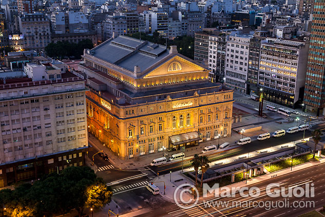 El mes de agosto del Calendario Argentina 2014 muestra una foto del teatro Colón, Buenos Aires